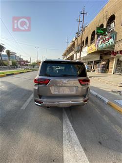 تۆیۆتا لاند کروزەر